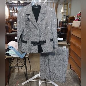 Petite Perceptions Gray Floral 3 Piece Suit Set